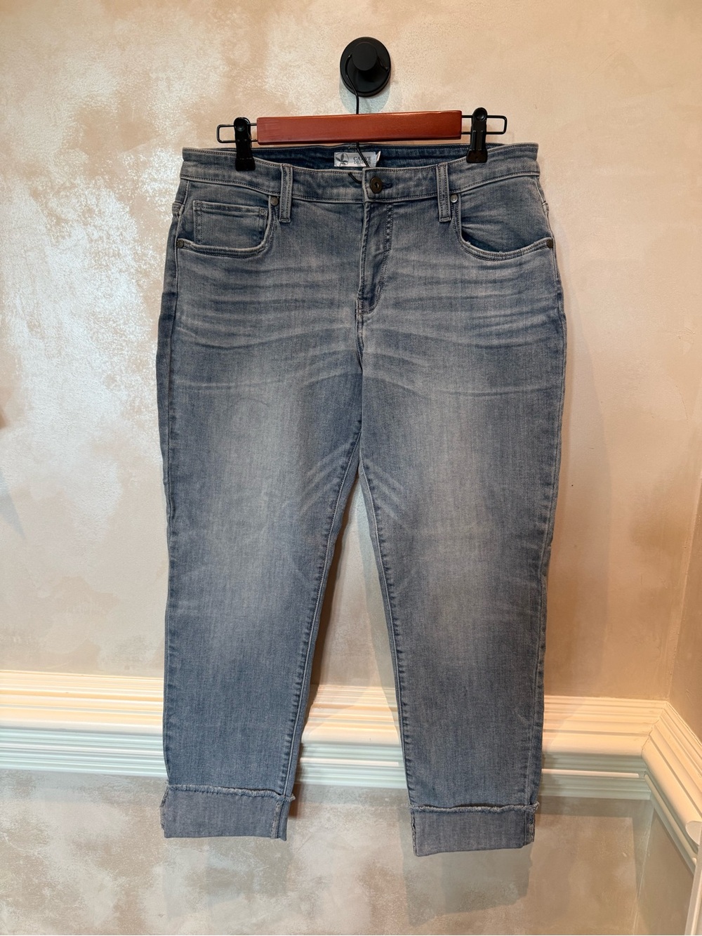 Carve Designs Faded Blue Cropped Ankle Jeans